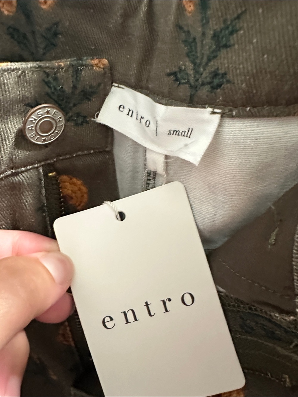 Entro Bethany Printed Wide Leg Pant in Olive/Moss - Picture 9 of 9